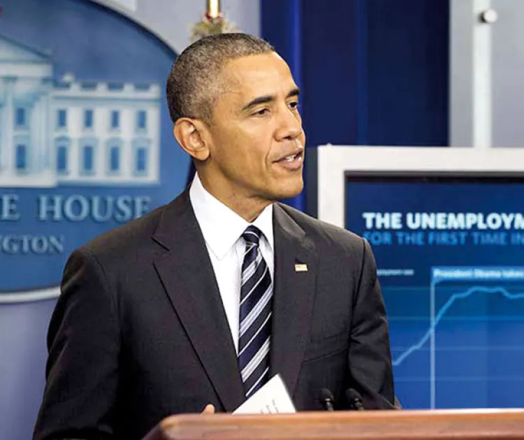 Obama presume que el desempleo bajó a 4.9%