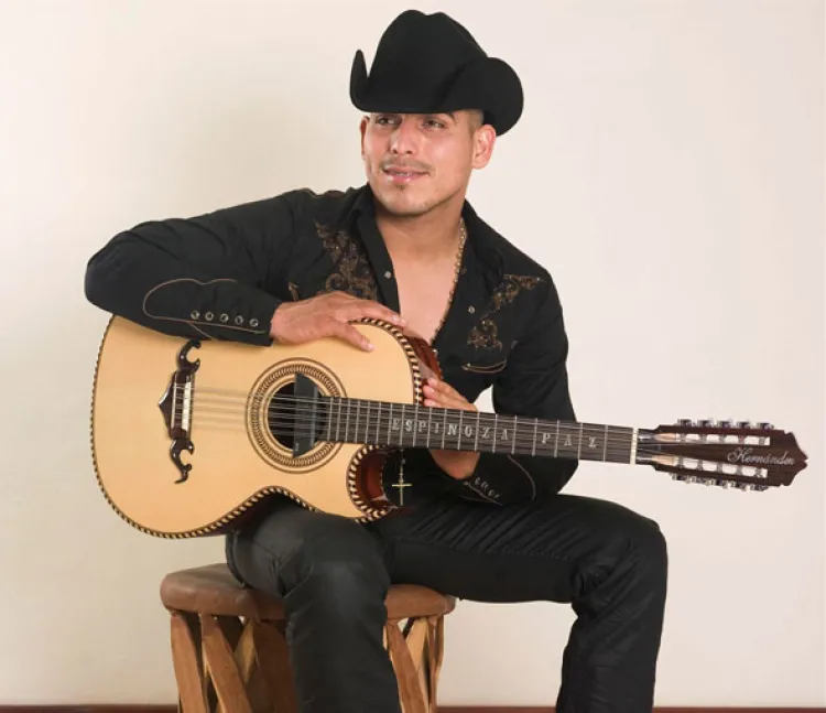 Espinoza Paz admite que cantó para narcos