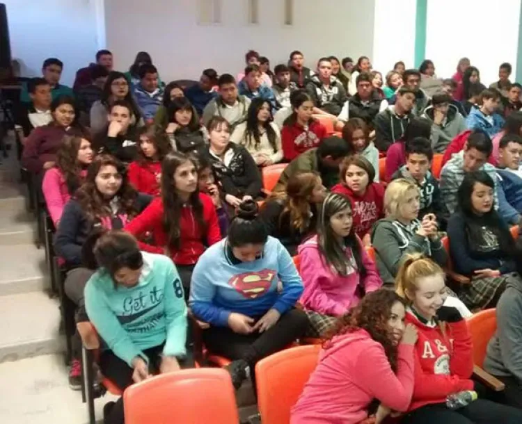 Capacita UMPC a estudiantes  sobre contingencias naturales en Magdalena