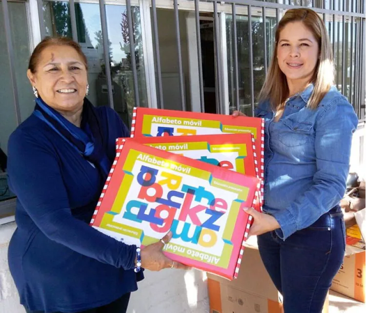 Reciben material  las escuelas de  educación especial