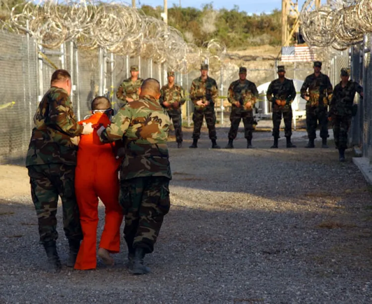 Plantean cierre de Guantánamo de última hora