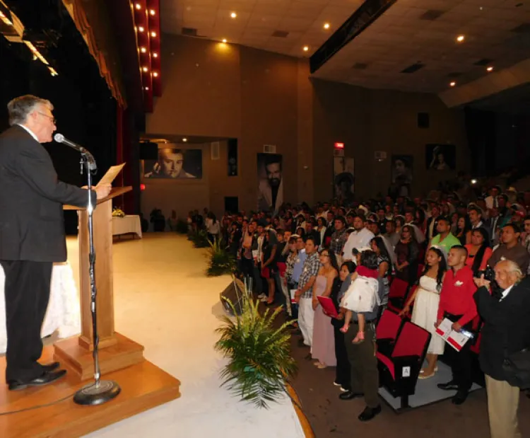 Contraen matrimonio  107 parejas en Nogales