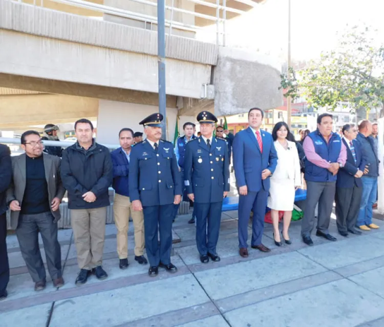 Conmemoran el Día de la Bandera, encabeza Alcalde evento