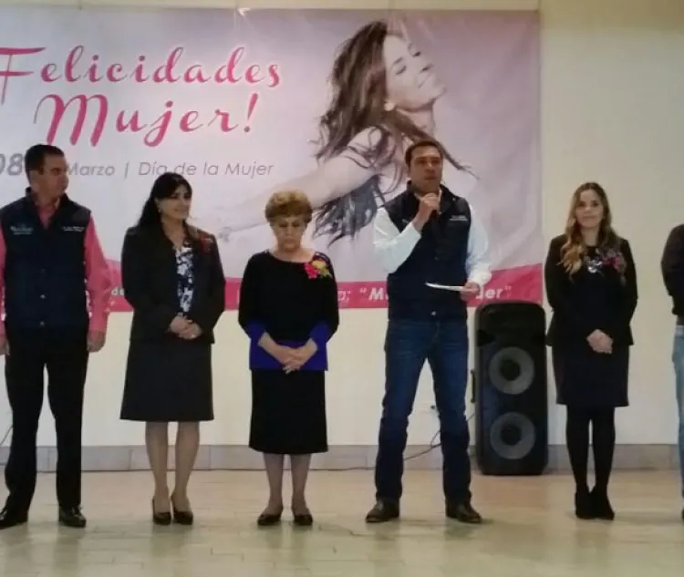 Temo Galindo reconoce a mujeres trabajadoras