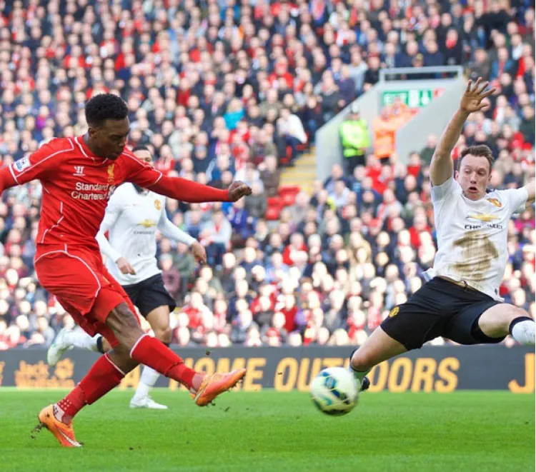 Manchester United cae en Liverpool