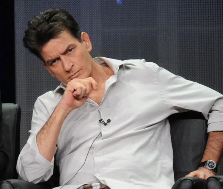 Sheen pide reducción en pensión