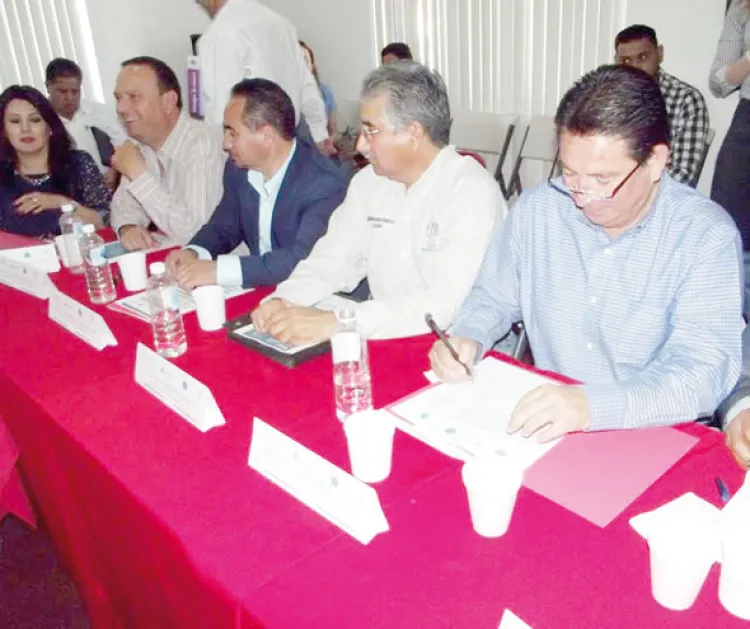 Se reúnen alcaldes de la región en Magdalena