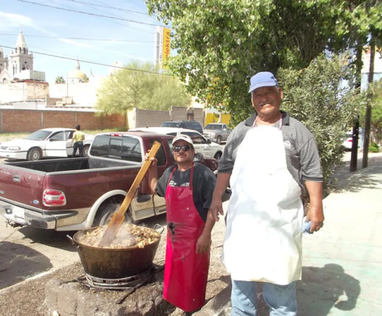 ‘El Chichí Jiménez’,  el chicharronero de la calle, medio siglo de sabor