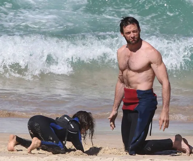 Hugh Jackman salva a su hijo  y a dos turistas de morir ahogados