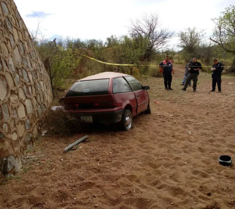 Muere conductor al caer de puente en carretera