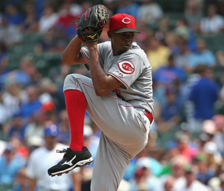 Van Rojos  con Raisel Iglesias