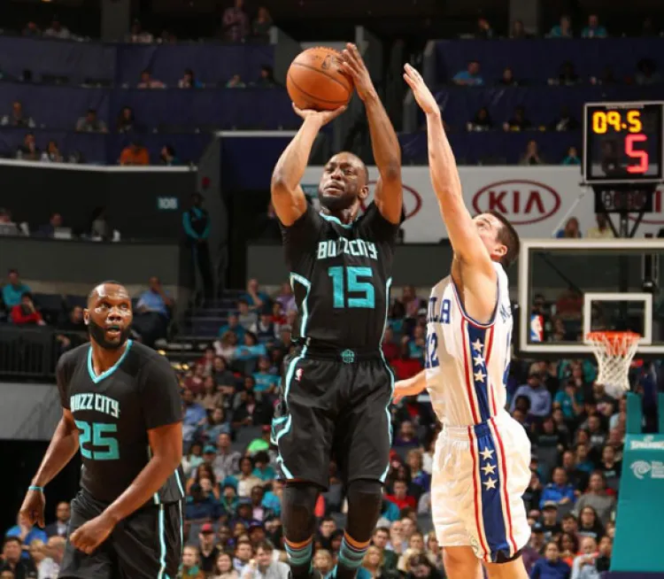 Hornets huelen los playoffs, Gutiérrez no juega