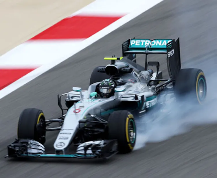 Rosberg luce en prácticas