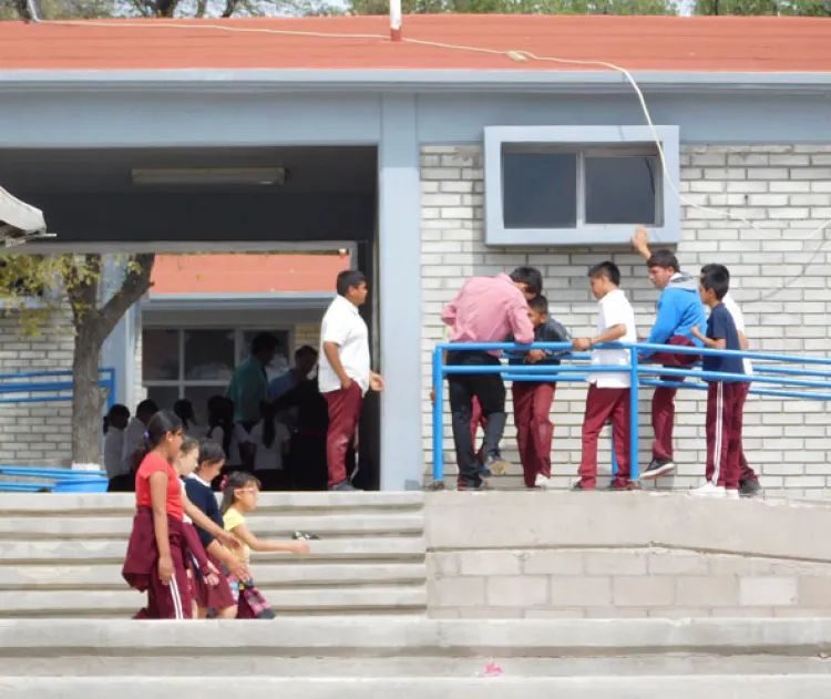 Cuenta primaria con electricidad y agua en la Choya