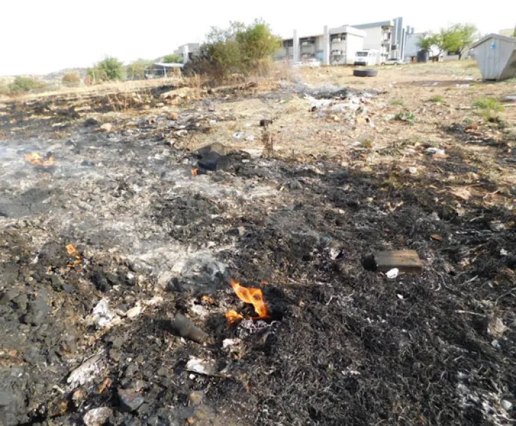 Evacuan a estudiantes de Cobach y Unison por incendio de pastizal