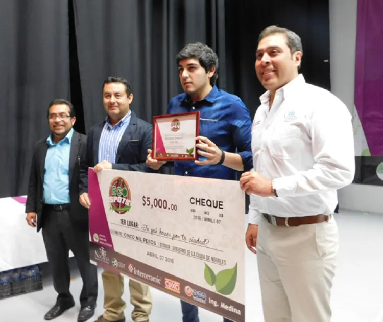 Ayuntamiento premian a ganadores del concurso Eco Spot