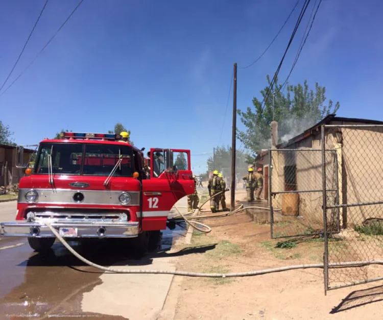 Destruye incendio una vivienda en AP