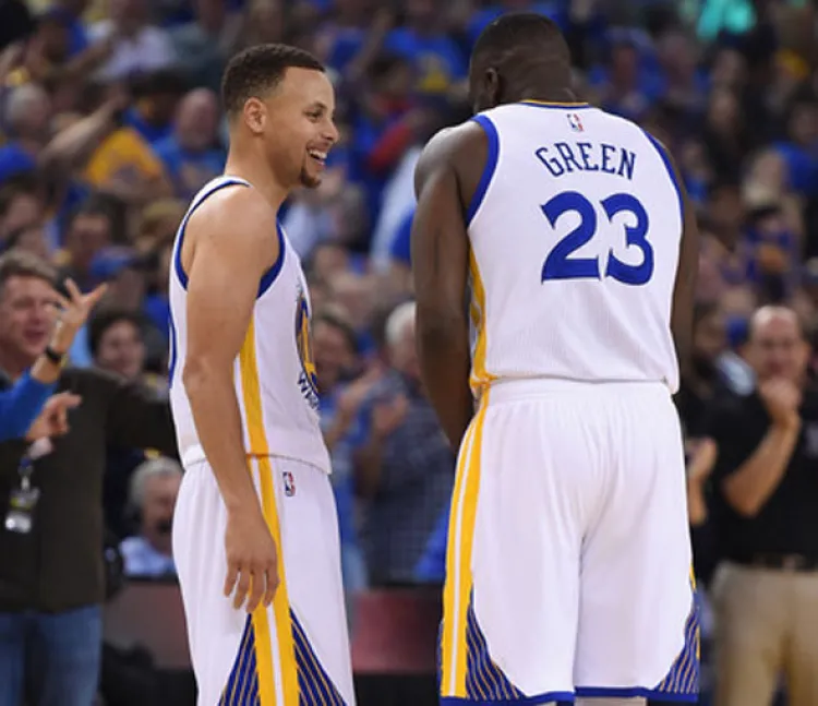 Un triunfo de récord, 402 triples de Curry