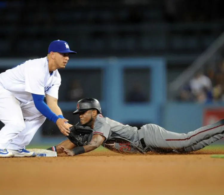 Falla el bullpen, Adrián empuja una