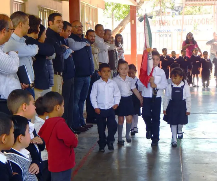 Atiende Presidente Municipal  necesidades de jardín de niños