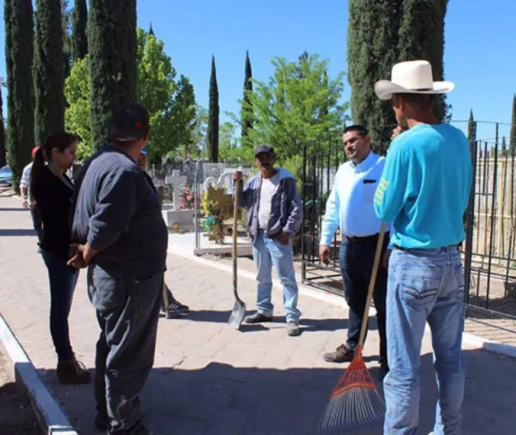 Realizan limpieza en el camposanto municipal