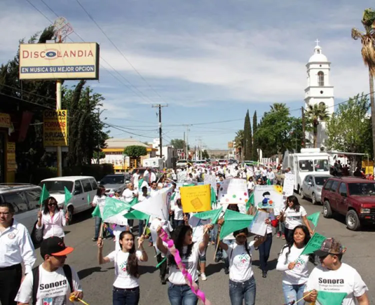 Marchan los niños por sus derechos en Agua Prieta