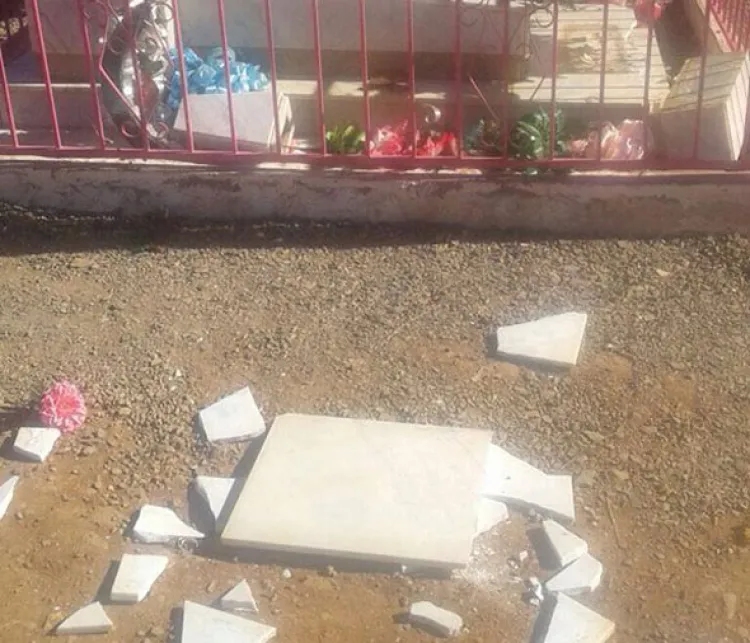 Vandalizan tres sepulcros en Naco