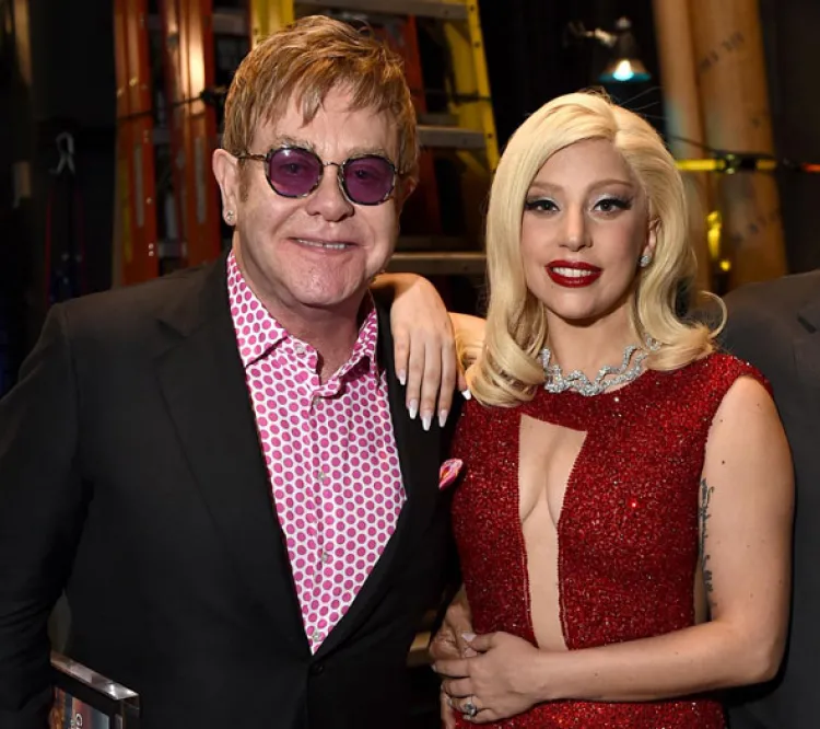 Lady Gaga y Elton Jhon venden ropa para obras benéficas