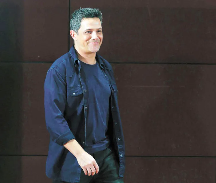 Premian a Alejandro Sanz por defender a las mujeres