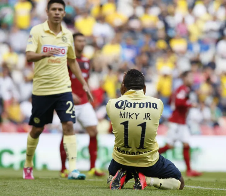 Chocan trenes en el Azteca, duelo de altura