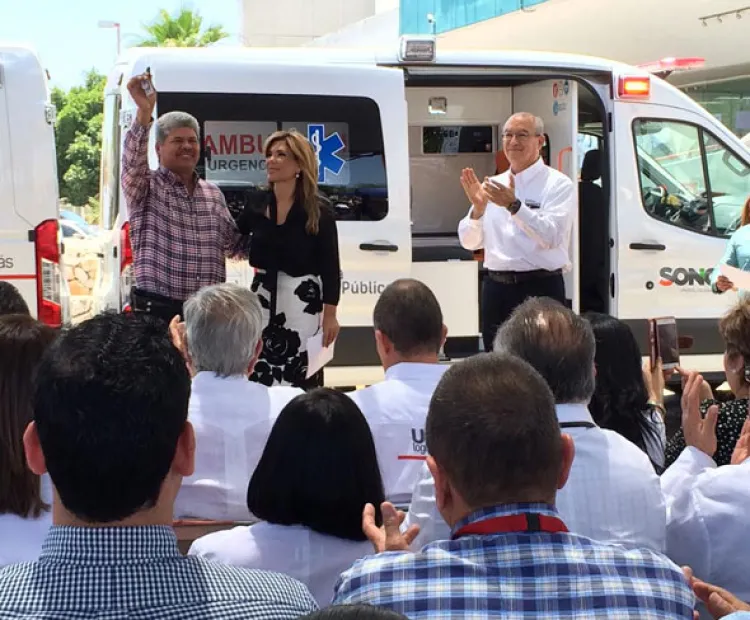 Entrega 20 ambulancias Gobernadora, una para Nogales