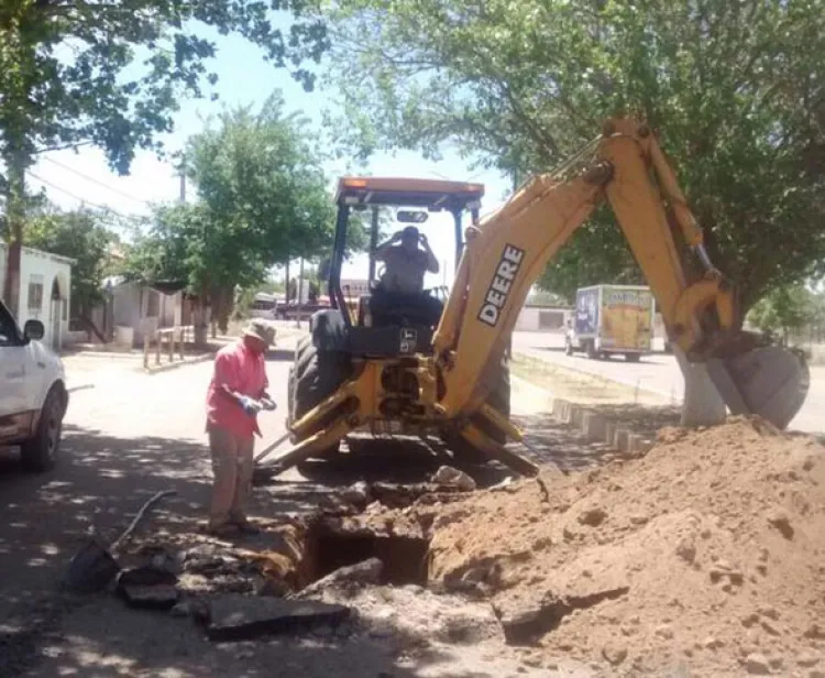 Conectan casas a red de drenaje en Esqueda