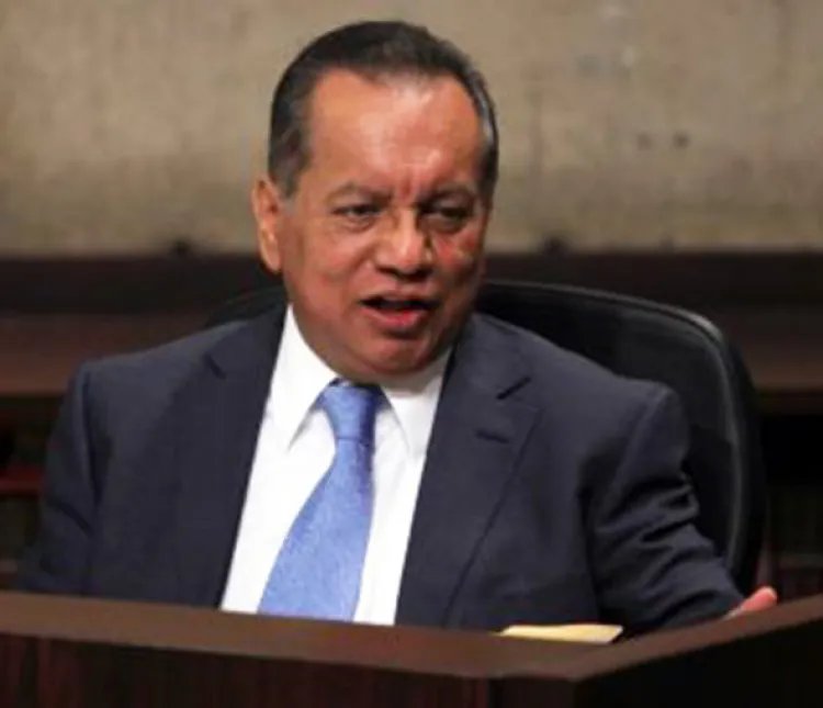 Desmiente magistrado pedir regular redes sociales