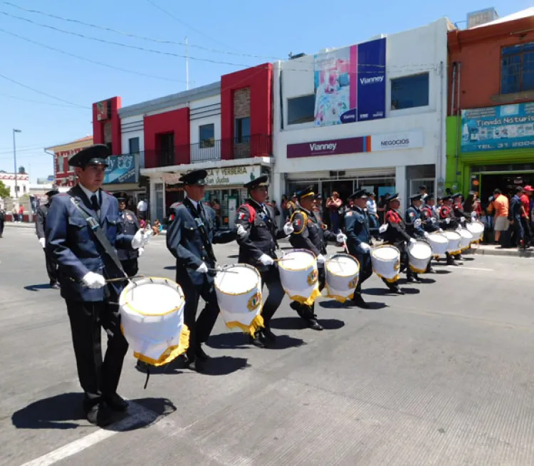 Celebran con éxito desfile del 5 de Mayo en avenida Obregón