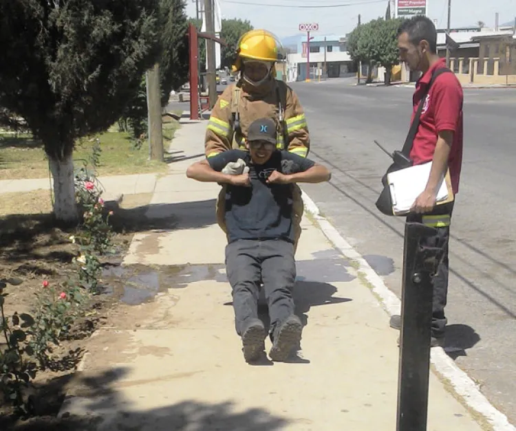 Buscan Bomberos ser los mejores  del estado, realizan duras prácticas