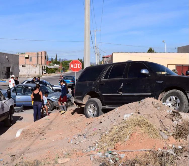 Resulta lesionada conductora tras  provocar colisión en Agua Prieta