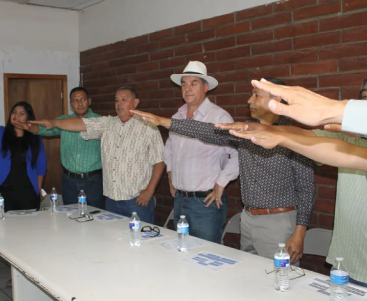 Presentan nueva mesa directiva en el basquetbol