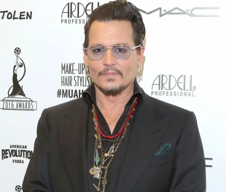 Temen que Johnny Depp se  refugie en la bebida