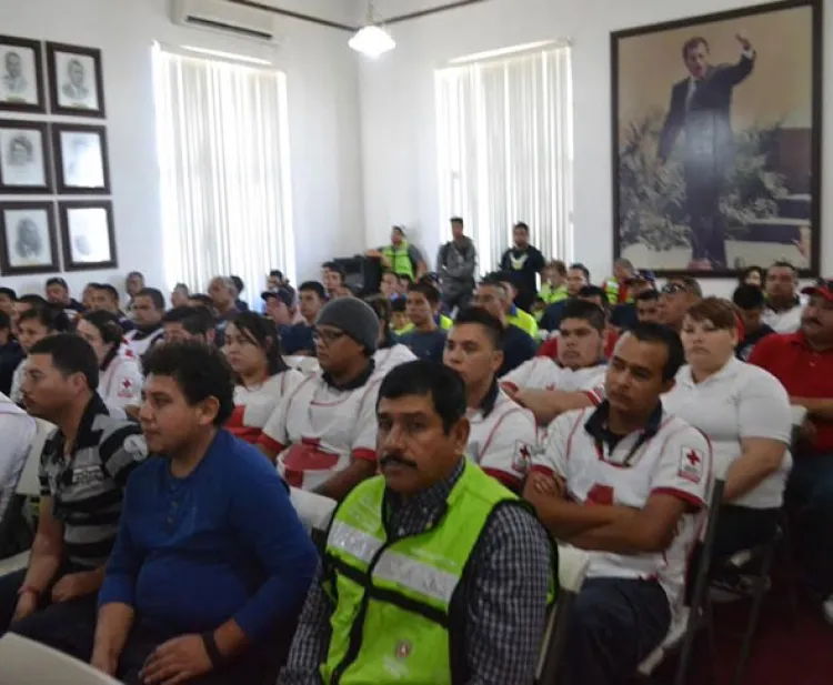 Imparten capacitación en técnicas de rescate