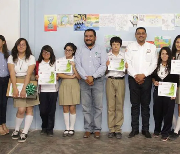 Premian a ganadoras de dibujo