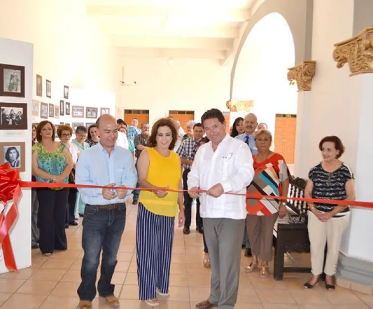 Inaugura Alcalde exposición de  fotografía en Palacio Municipal