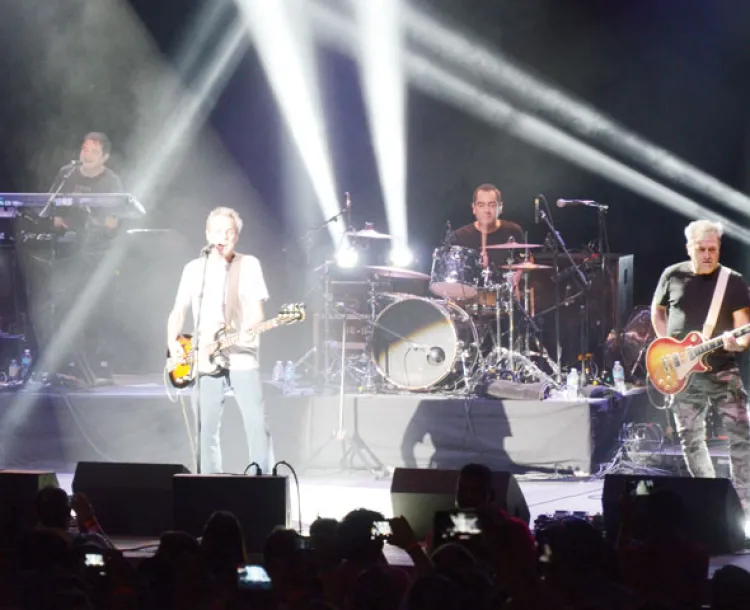 Enanitos Verdes y los Hombres G triunfan en el AVA