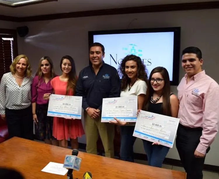 Premian a ganadoras de concurso