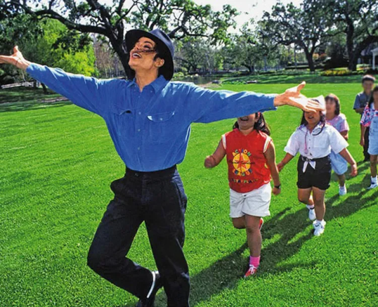 Michael Jackson tenía pornografía infantil en su rancho