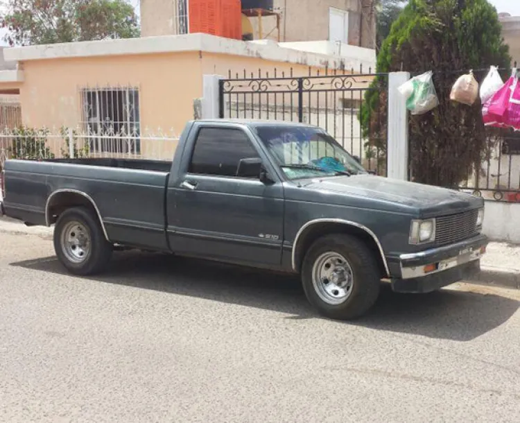 Detectan agentes de la PEI pick up robado minutos antes