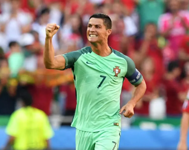 Dos de Cristiano  y revive Portugal