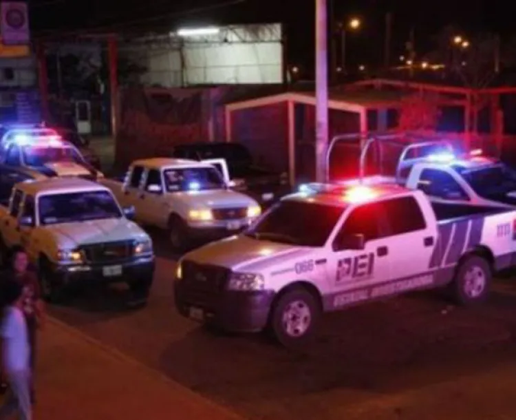 Balean a dos hombres dentro  de una casa; muere uno