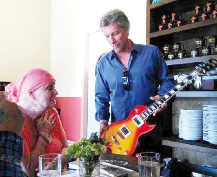 Jon Bon Jovi sorprende a una admiradora con cáncer
