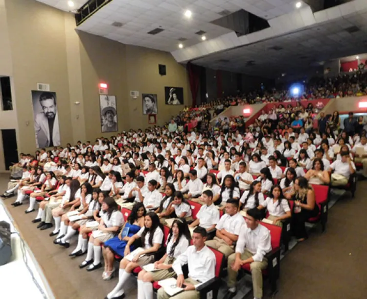 Asiste Alcalde a graduación de la décima  generación de la Secundaria Técnica 73