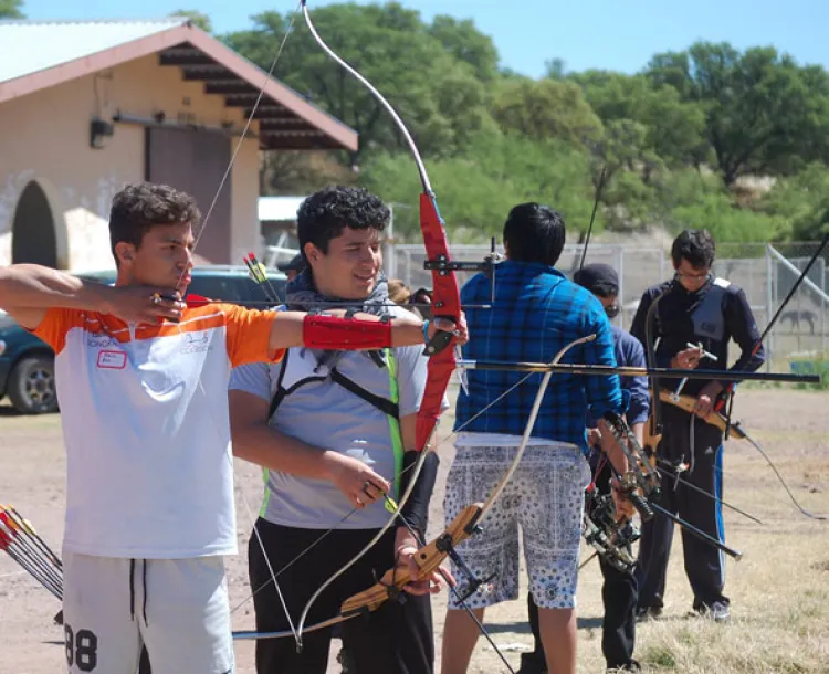 Arrancan cursos de tiro con arco